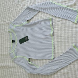 Wild Fable XS crop long sleeve shirt